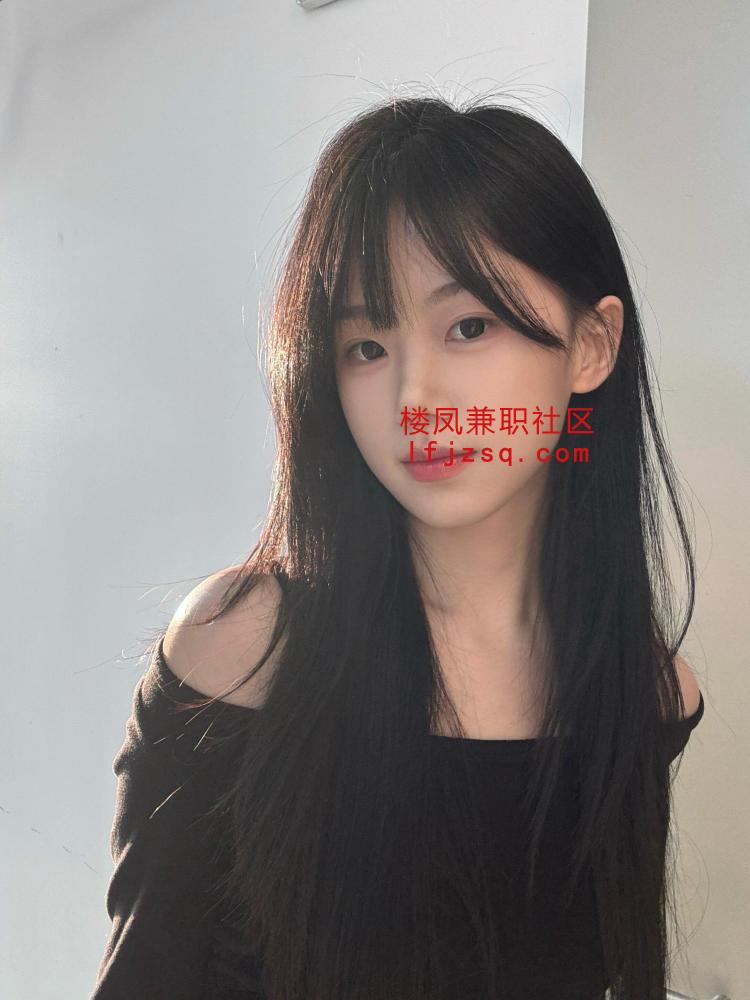 嫩妹粉嫩小B水汪汪的惹人疼爱