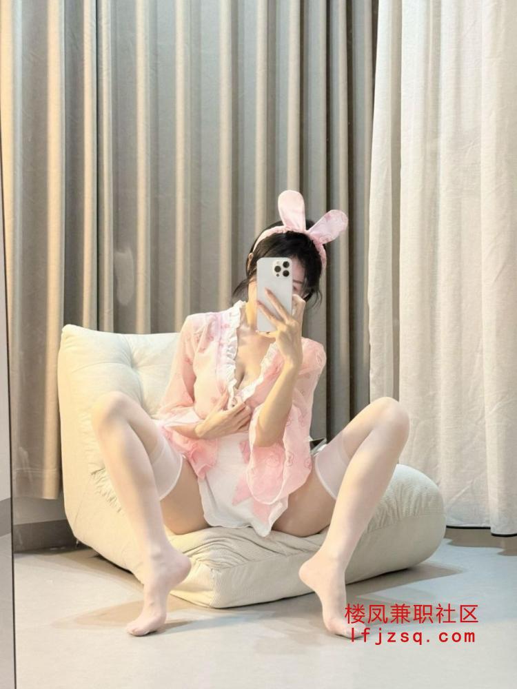 赤峰反差妹下海兼职敏感水多懂配合服务好