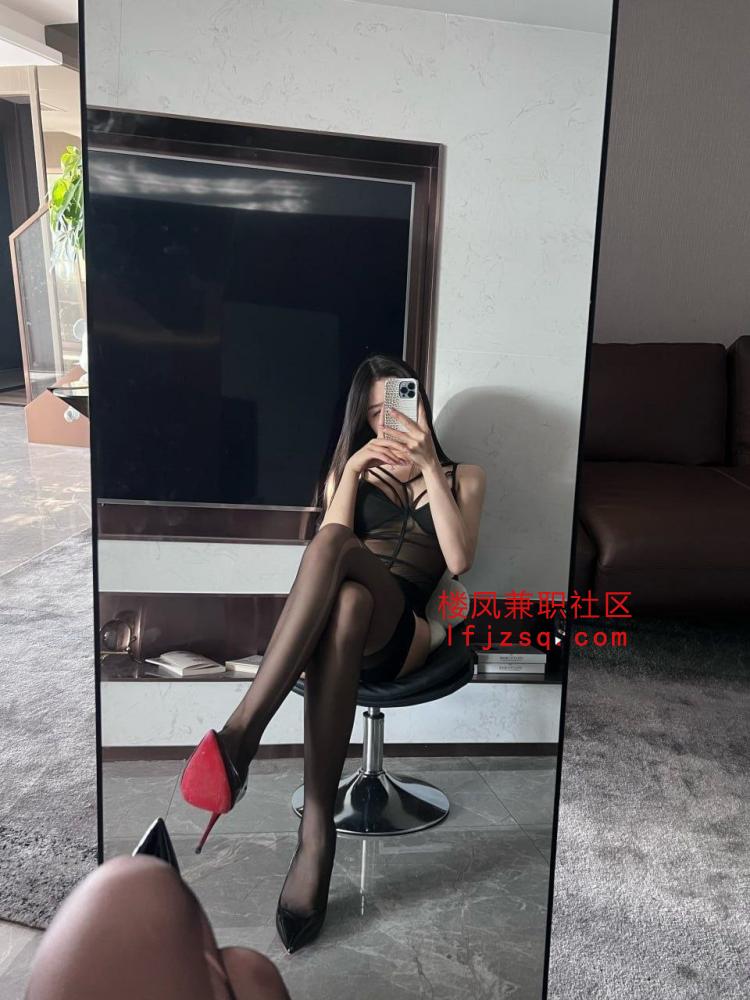 宁波极品尤物 女上天花板自动放入全程不用自己动 摇得非常舒服 