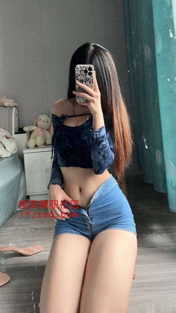 喀什极品学生妹大长腿，清纯嫩逼