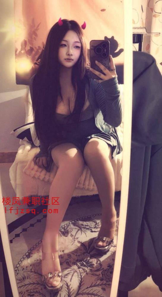 前凸后翘大长腿妹妹