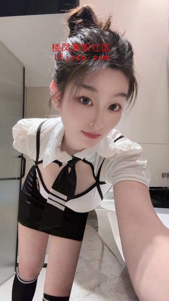 大白兔又圆又挺 D 罩杯大胸莞式舌吻姐姐