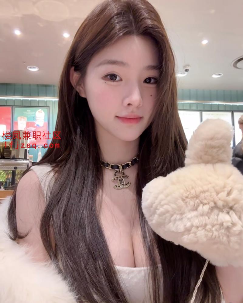 南宁清纯大奶学生妹 皮肤水嫩蜜桃臀 可调教 会潮喷 (可外出)