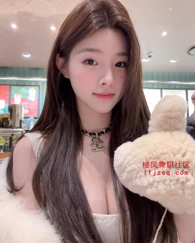 苏州清纯大奶学生妹 皮肤水嫩蜜桃臀 可调教 会潮喷