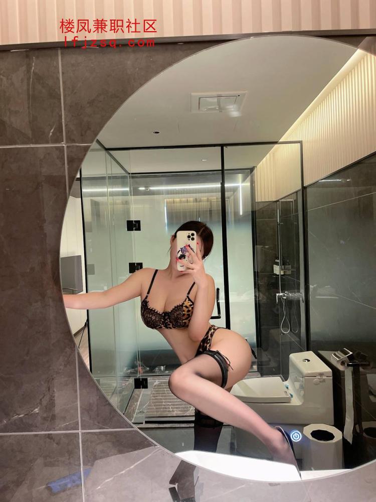 西宁漂亮妹妹粉前凸后翘蜜桃臀嫩逼水多