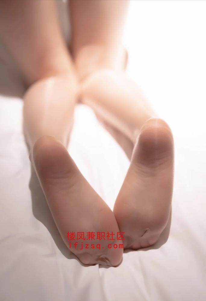 青岛学妹肤白貌美鲍鱼粉嫩多汁会吸会夹