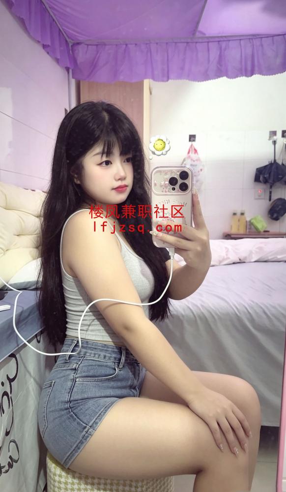 翘臀欲女很配合后入超爽
