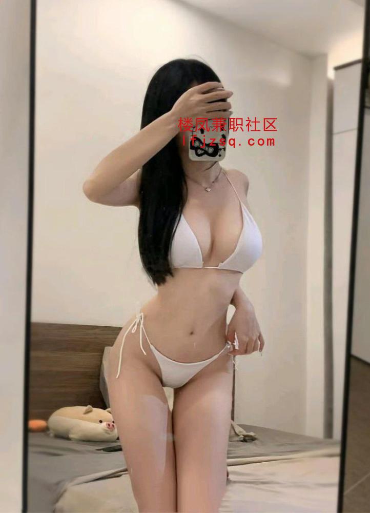 包头性感在校女学生极品白皙粉嫩身材。