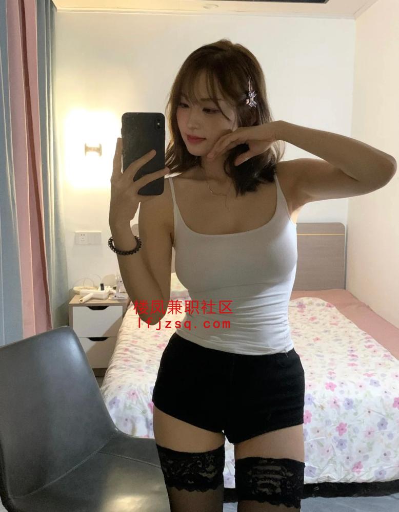 妹妹翘臀，粉奶子，紧逼很耐操