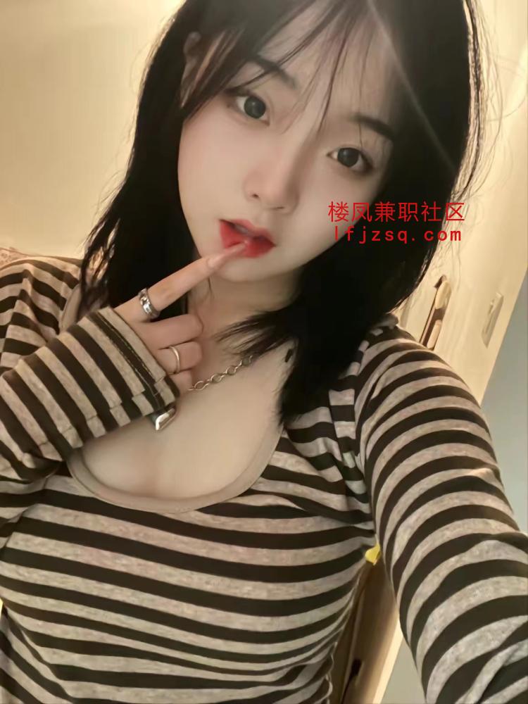 20岁极品美女三点粉嫩水多 可调教 很配合