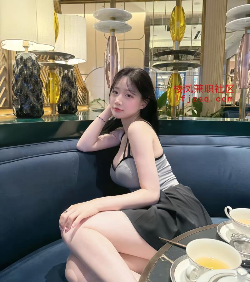 清纯大胸妹粉嫩鲍鱼多汁易高潮