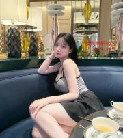 清纯大胸妹粉嫩鲍鱼多汁易高潮