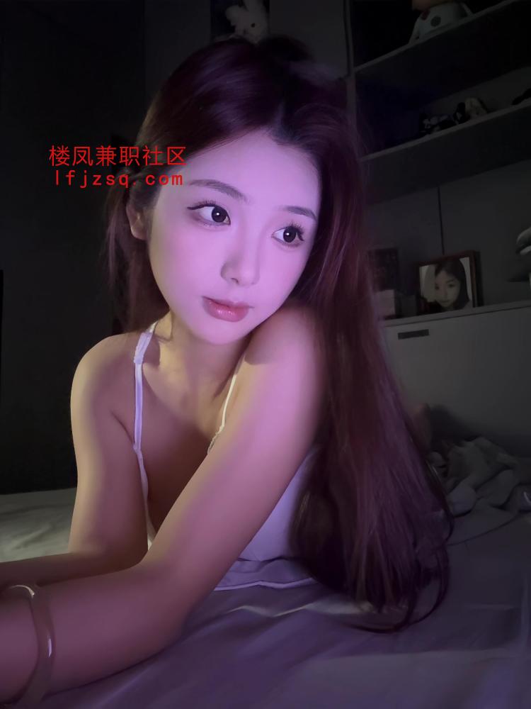 兼职嫩妹奶子又大又挺口活不错