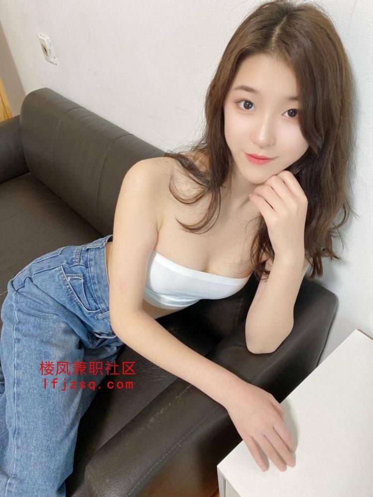 乐山无毛蜜桃臀骚气小母狗无套后入