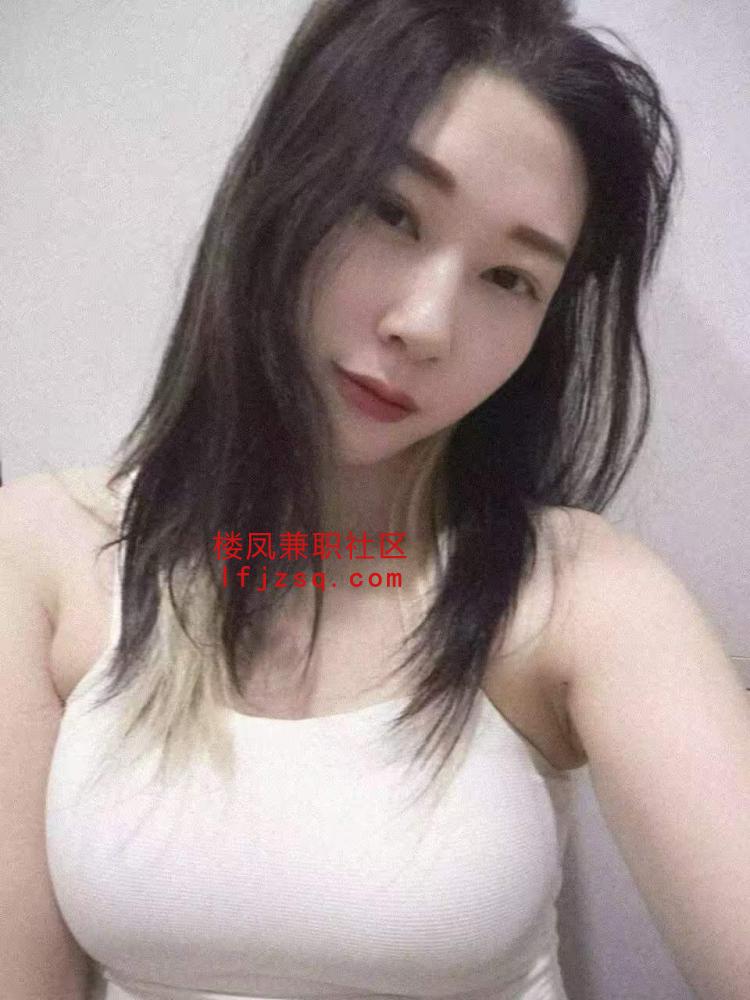 风韵犹存的小少妇
