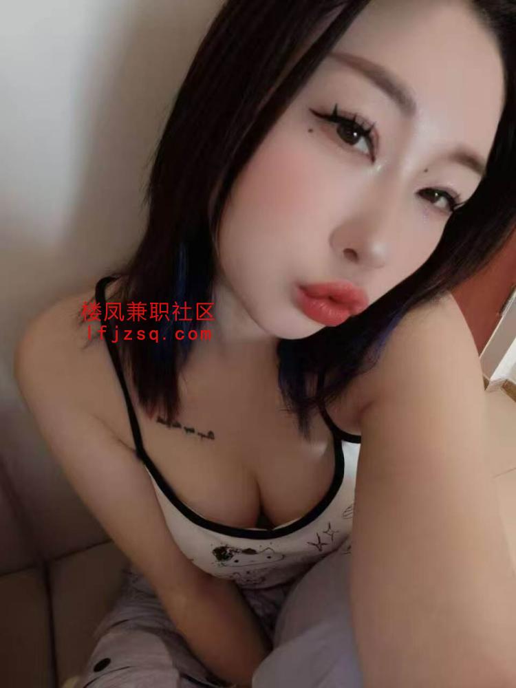 风韵犹存的小少妇