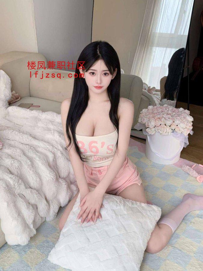 大胸妹子小蛮腰口活好屁股后入很爽
