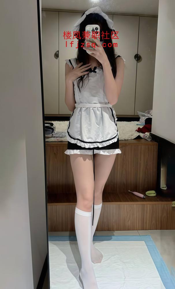 马鞍山公寓接待的美女老师 进门裸体拥抱