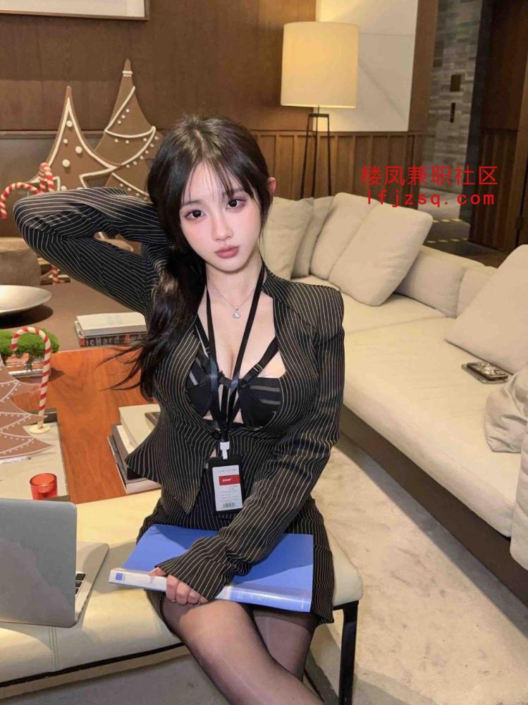 武侯极品粉嫩白虎小鲍鱼