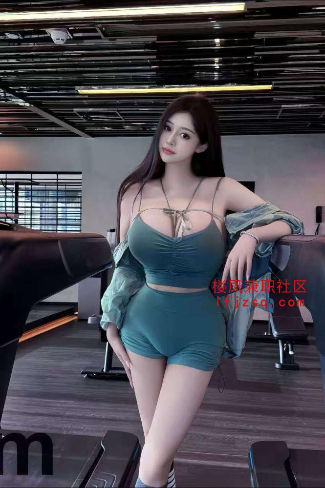 纯欲妹子梨形美臀一线天