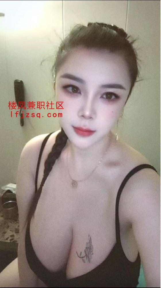 大奶瑜伽小姐姐