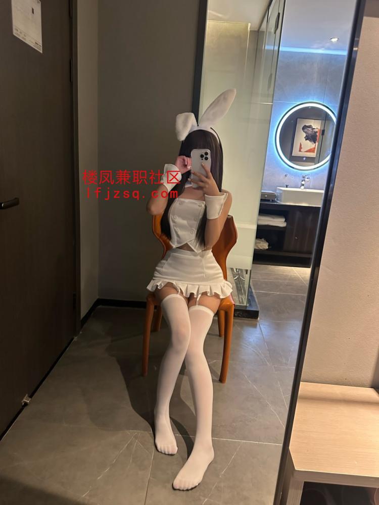 昆山高3小美女初做服务粉嫩水多