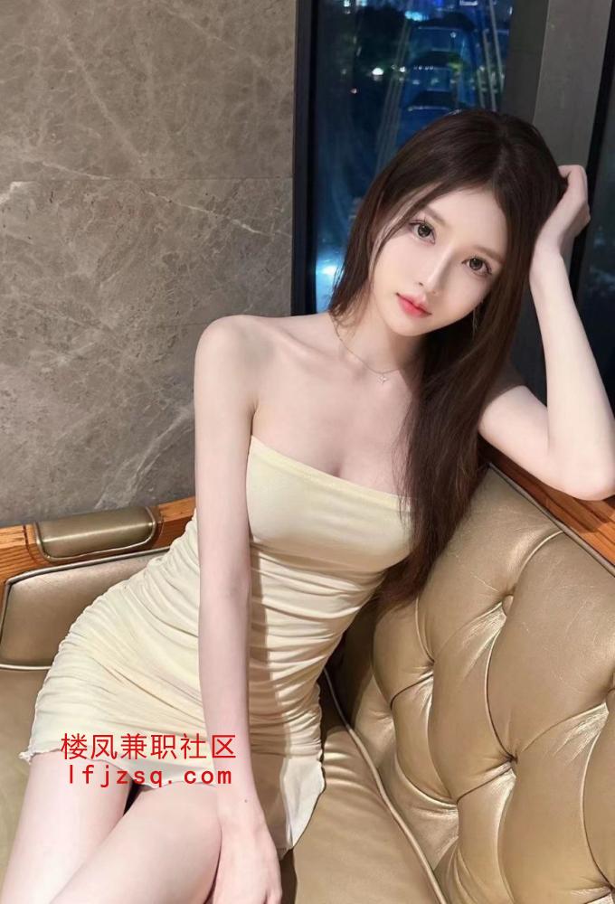 无锡刚破处的小宝贝，性欲望强烈，做爱姿势很配合，可以舔鲍鱼和舔小屁眼