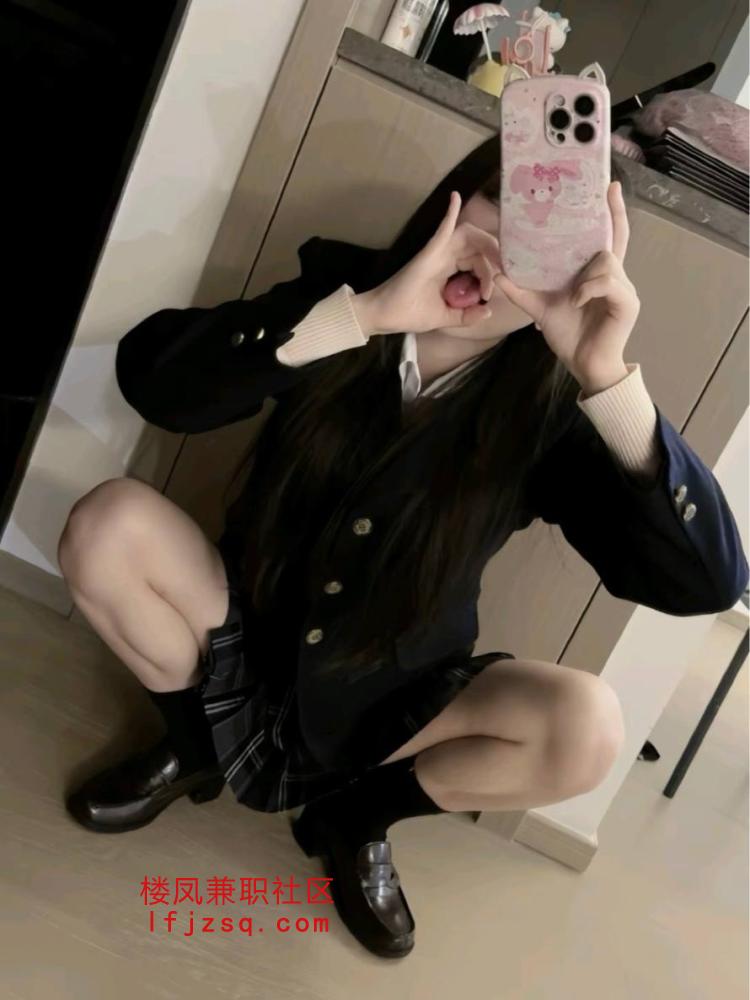 重庆清纯反差学妹 姿势多后入到腿软