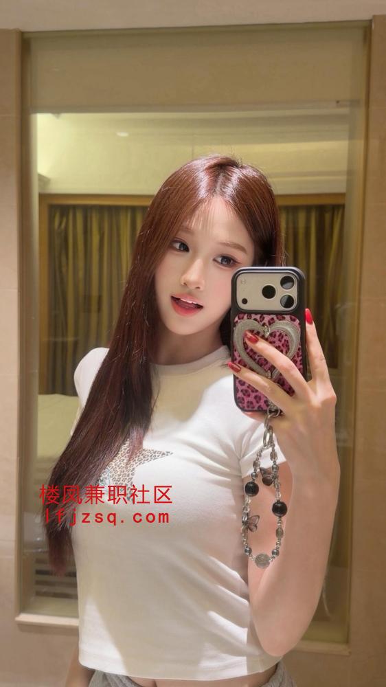 水嫩小白纯甜妹