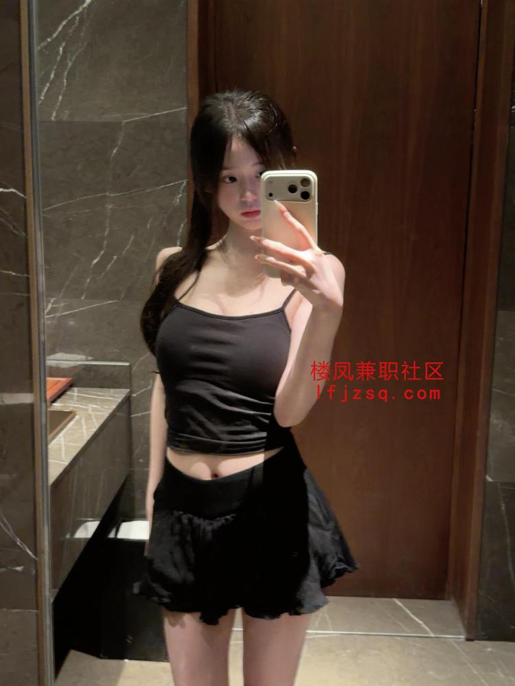 长腿嫩妹放荡不羁配合各种姿势回味无穷