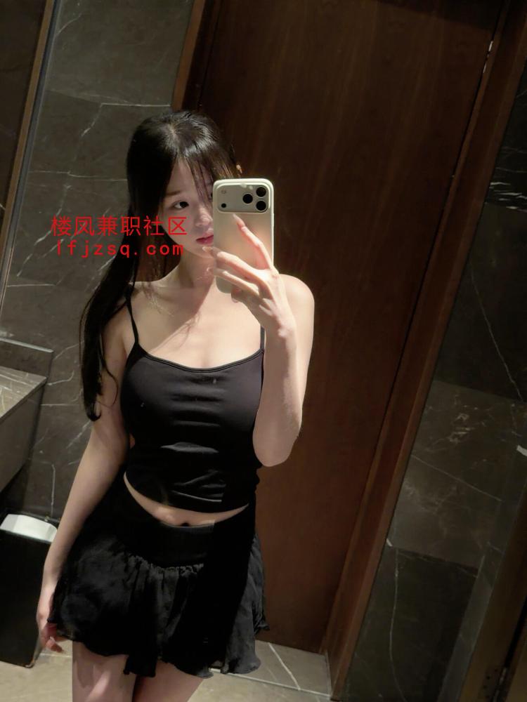 长腿嫩妹放荡不羁配合各种姿势回味无穷