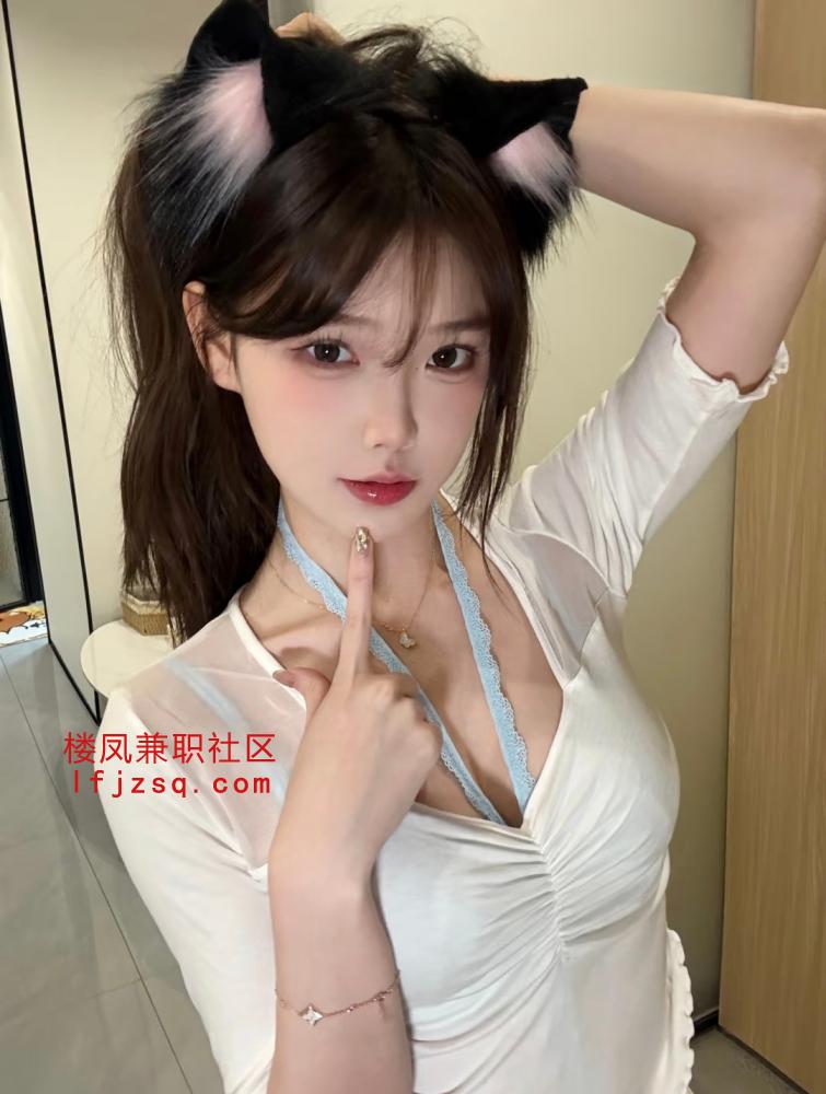 极品黑丝嫩妹摸两下就骚水横流