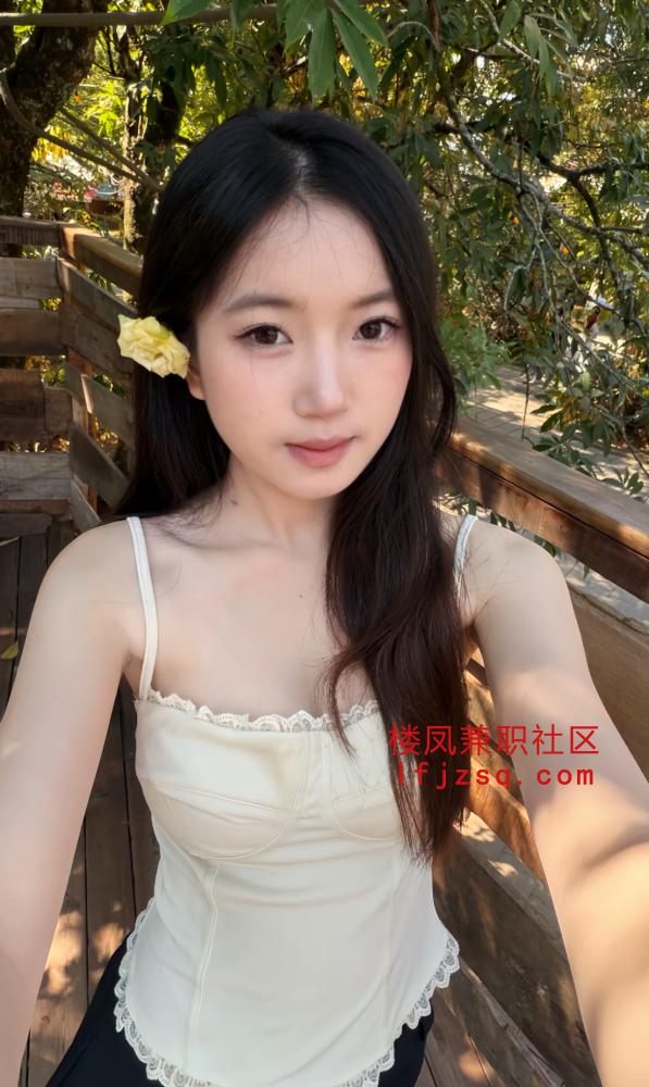 迷离勾人樱桃小嘴