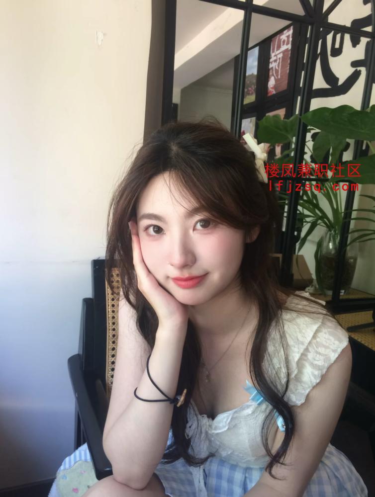 05后在校学妹完美身材肤白貌美兼职在外租房（可外出）