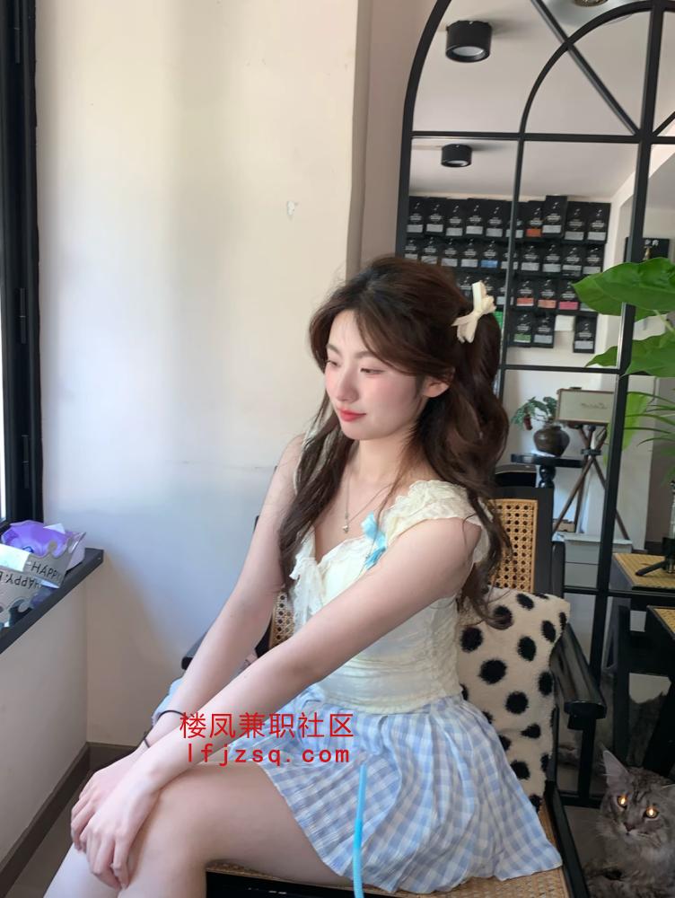 05后在校学妹完美身材肤白貌美兼职在外租房（可外出）