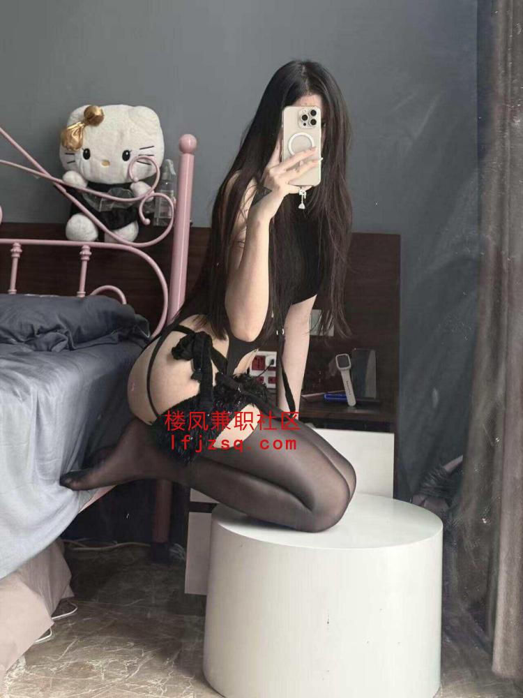 西宁长腿黑丝御姐，梨形身材后入天花板