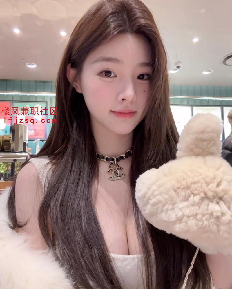 太原清纯大奶学生妹 皮肤水嫩蜜桃臀 可调教 会潮喷 (可外出)