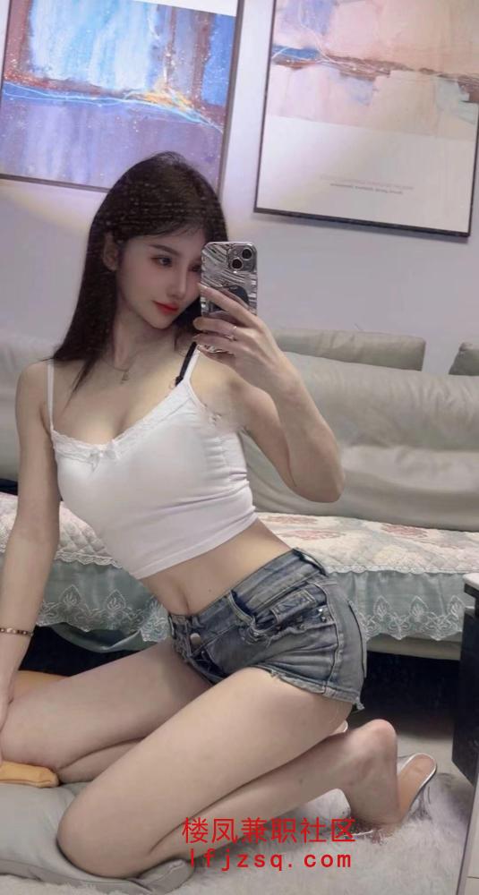 兼职御姐三点粉嫩水多逼紧