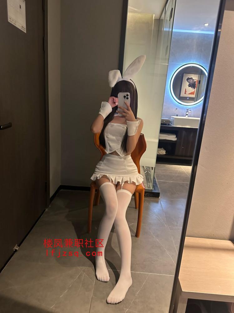 郑州极品小妹妹 玉体性瘾美乳三点粉嫩