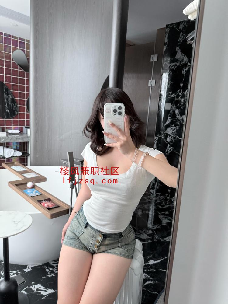 兼职反差小迷妹清甜型实际很骚