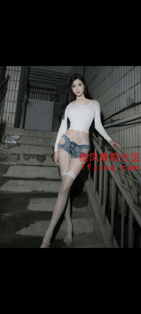 蚌埠市 娃娃学生下海兼职，粉嫩多汁前凸后翘蜜桃臀