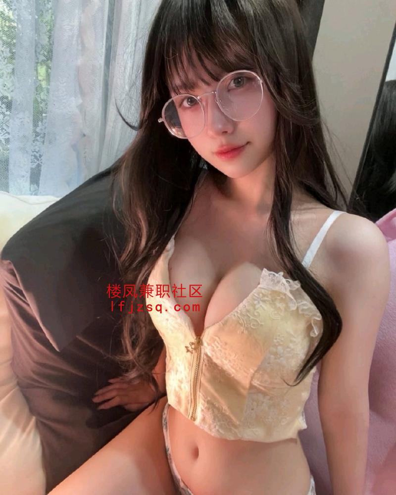 全身无赘肉 S型身材 本人比照片漂亮