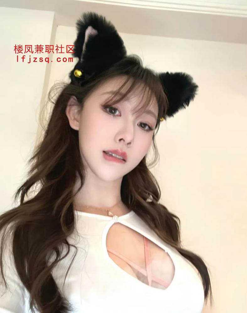 妹子下面特紧，淫水还很多