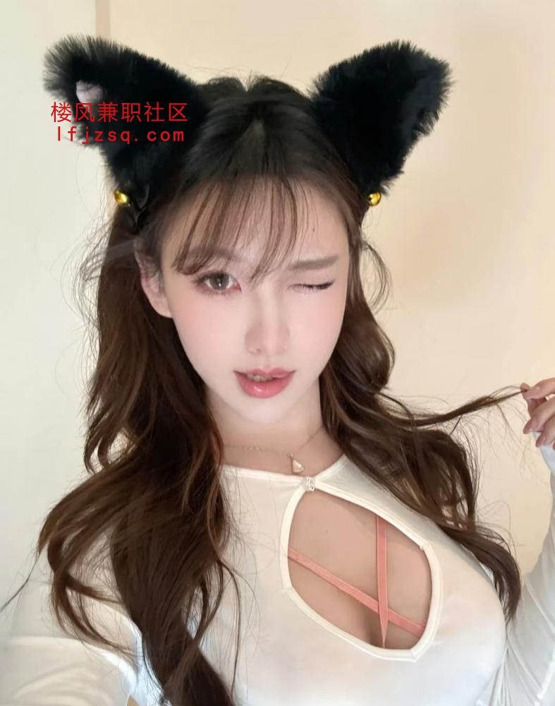 妹子下面特紧，淫水还很多