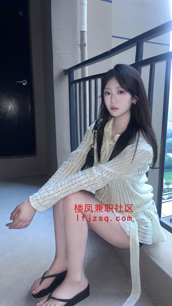 下海刚兼职性感娇艳小妹