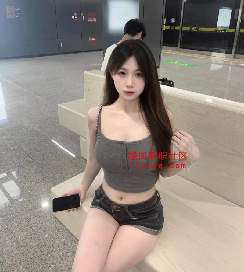 淫荡骚女有气场 挑逗调戏样样精通