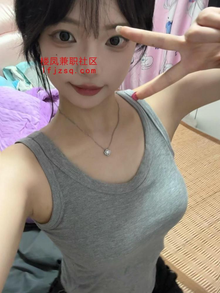 性欲望很强烈小鲍鱼很粉嫩咪咪很圆润