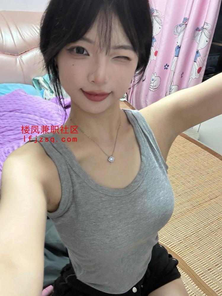 性欲望很强烈小鲍鱼很粉嫩咪咪很圆润