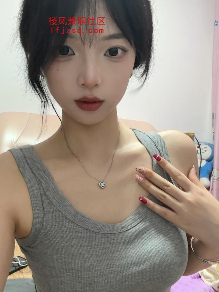 性欲望很强烈小鲍鱼很粉嫩咪咪很圆润