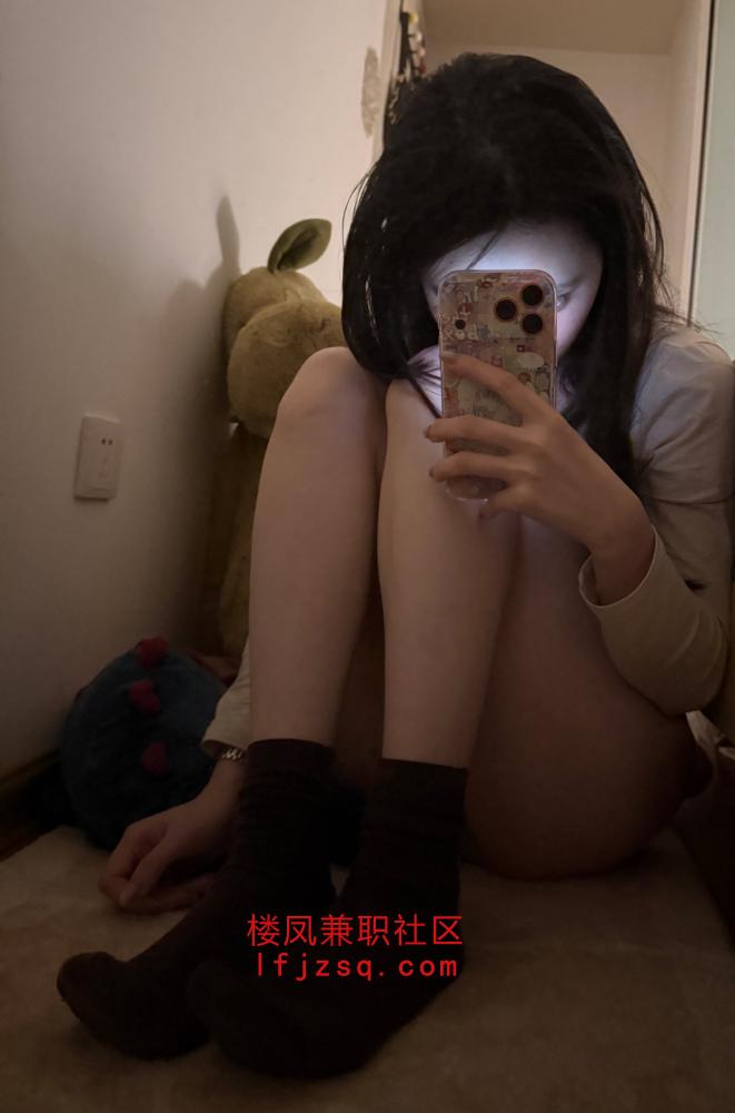 日照年轻漂亮大胸妹